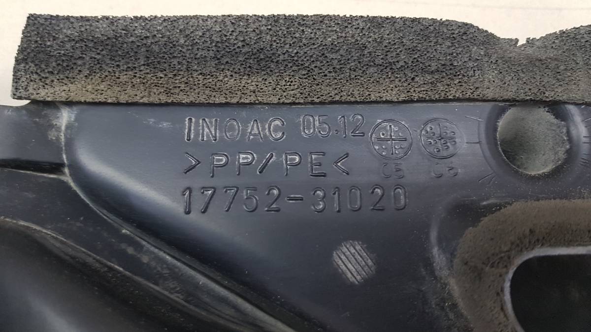 Воздухозаборник (внутри) Toyota Camry (XV40) 2006-2011 Воздухозаборник (внутри) Toyota Camry (XV40) 2006-2011