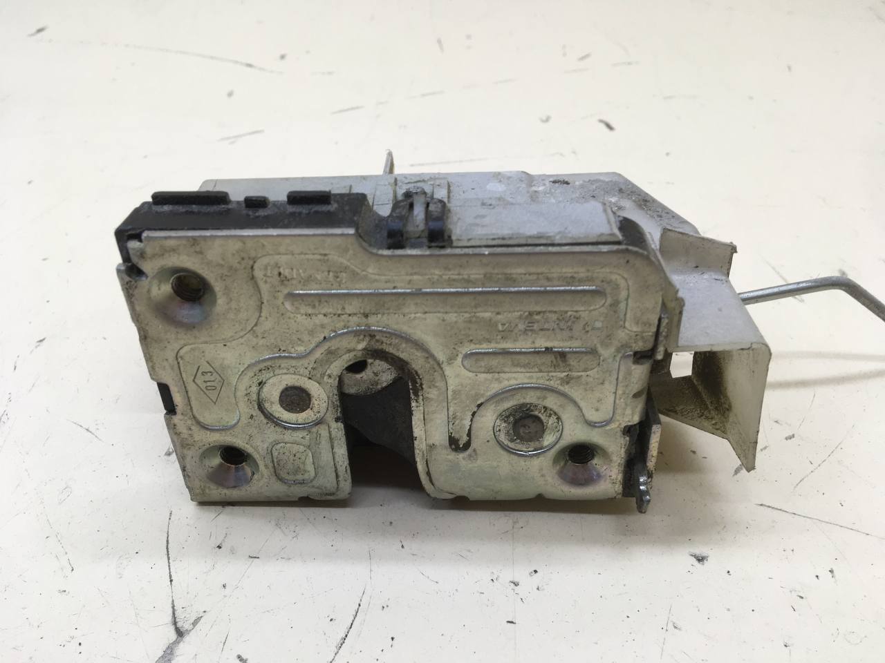 Замок двери задней левой Renault Symbol (2) 2008-2012