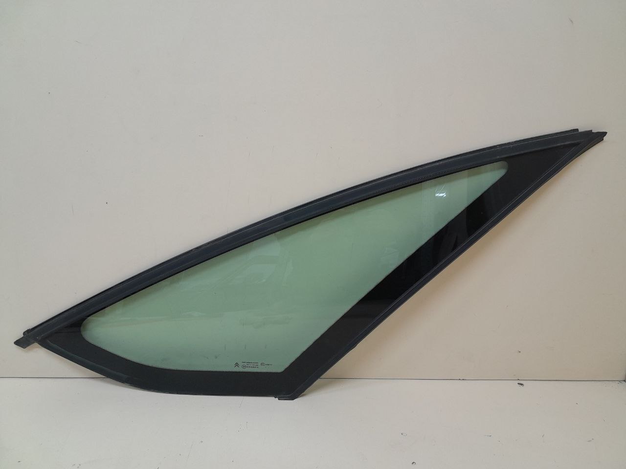 Стекло кузовное глухое левое Citroen С4 Grand Picasso 2006-2014 Стекло кузовное глухое левое Citroen С4 Grand Picasso 2006-2014