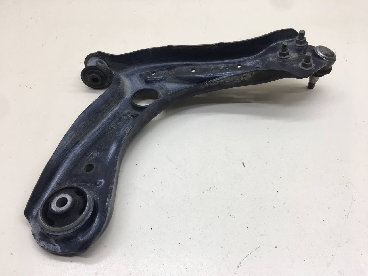 Рычаг передний левый Volkswagen Polo (HB) 2009>