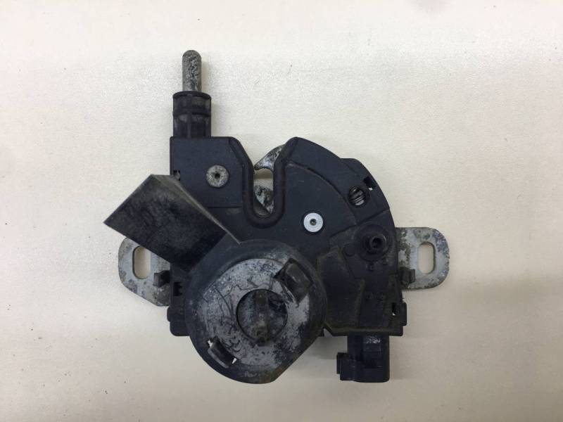 Замок капота Ford Focus 2 (DA) 2005-2008 Замок капота Ford Focus 2 (DA) 2005-2008