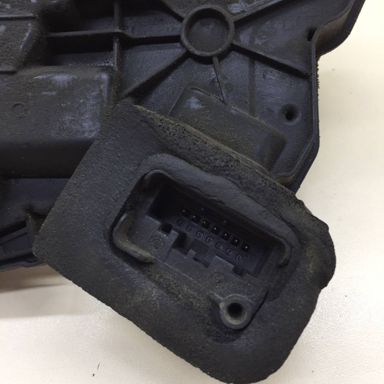 Замок двери передней левой Volkswagen Polo (MK5) 2011-2020