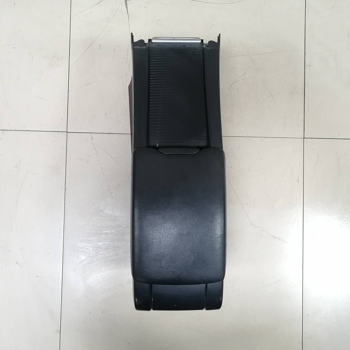 Подлокотник Volvo XC60 2008-2017