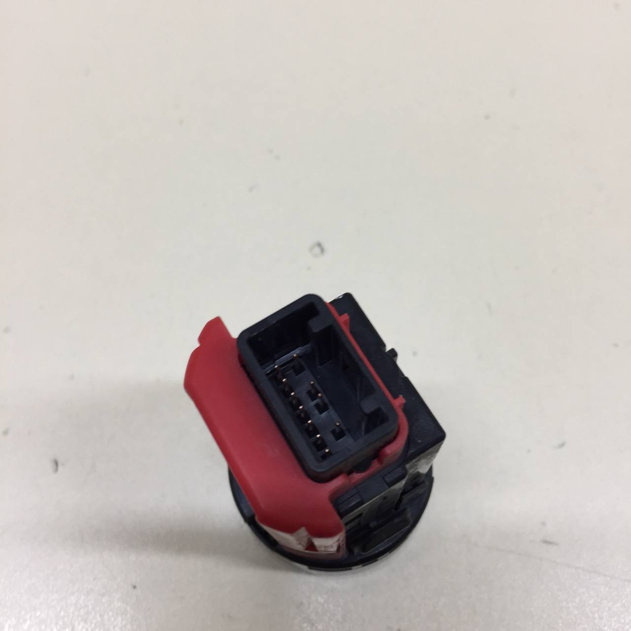 Кнопка запуска двигателя Toyota Rav 4 (A30) 2006-2013 Кнопка запуска двигателя Toyota Rav 4 (A30) 2006-2013