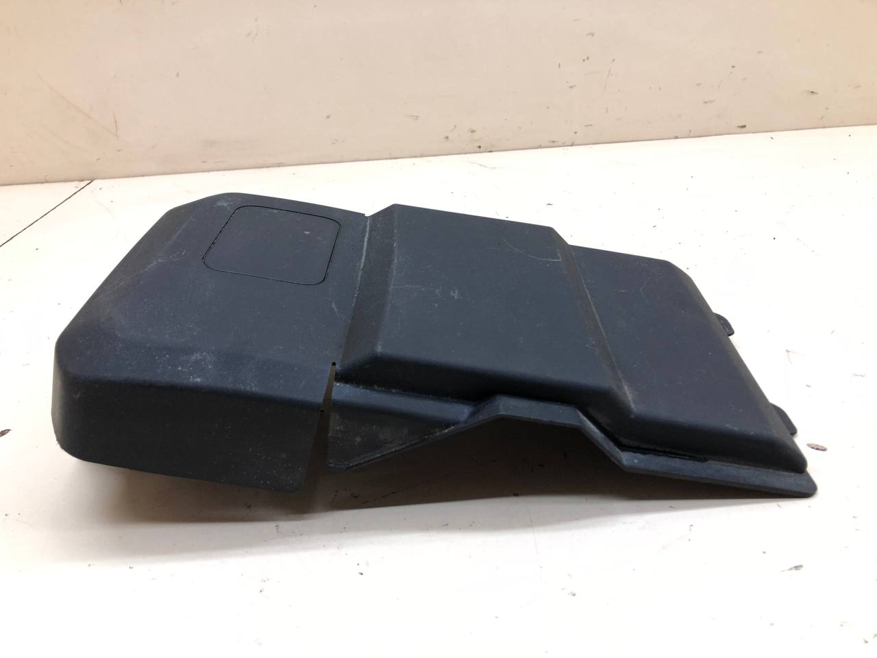 Крышка аккумулятора Ford C-MAX 2003-2010 Крышка аккумулятора Ford C-MAX 2003-2010
