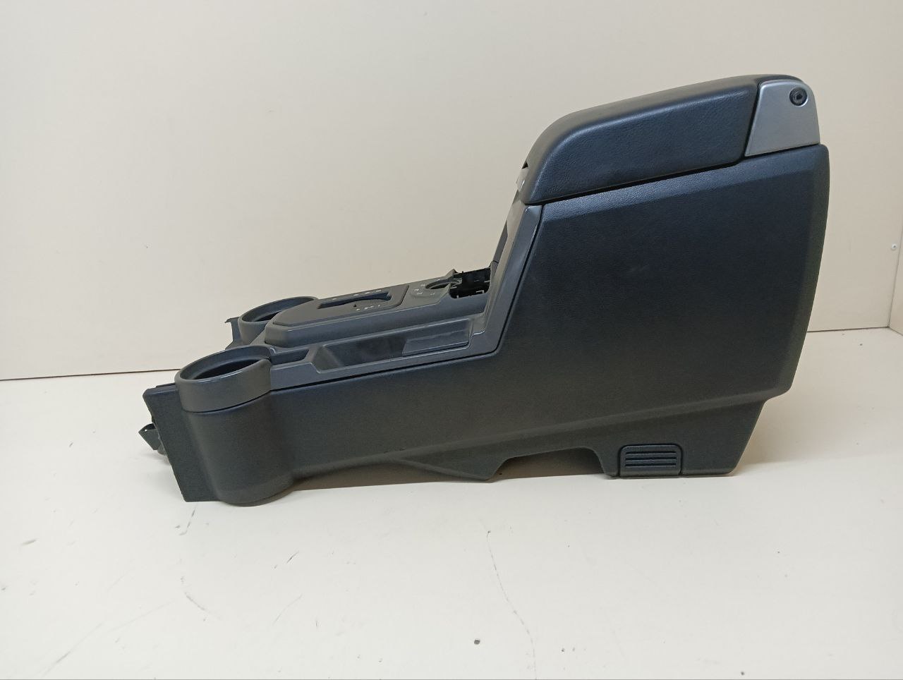 Консоль центральная Land Rover Discovery 3 2004-2009
