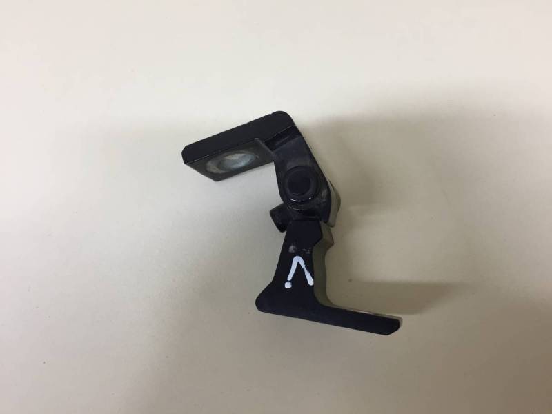 Петля двери Volkswagen Polo (MK5) 2011-2020