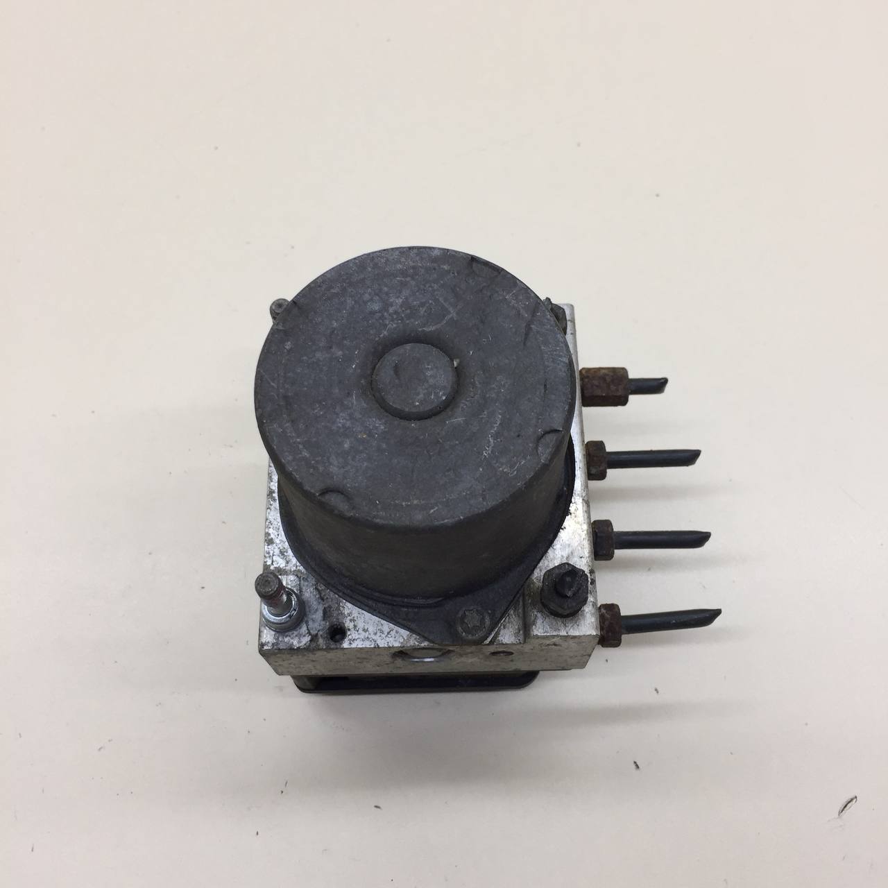 Блок ABS (насос) Toyota Auris (E150) 2006-2012