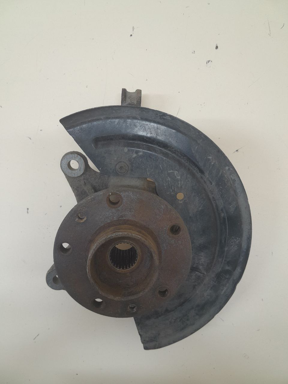 Кулак поворотный передний левый Nissan Terrano (D10) 2014>