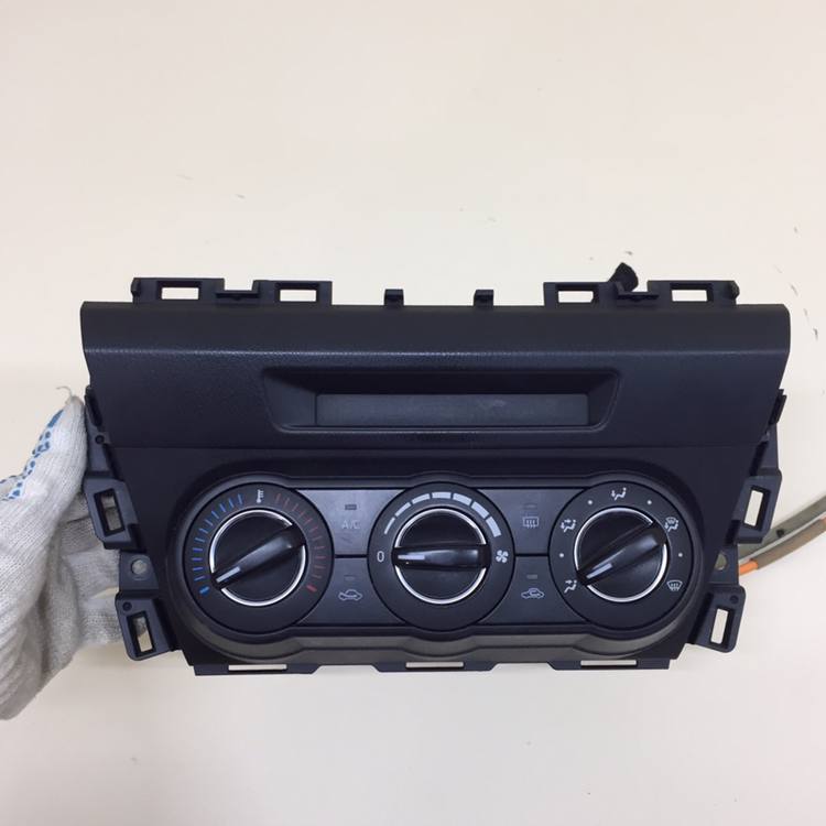 Блок управления отопителем Mazda Mazda 3 (BM) 2013-2016 Блок управления отопителем Mazda Mazda 3 (BM) 2013-2016