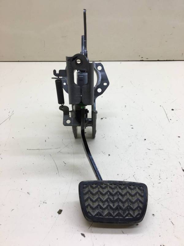 Педаль тормоза Toyota Camry (XV70) 2017>