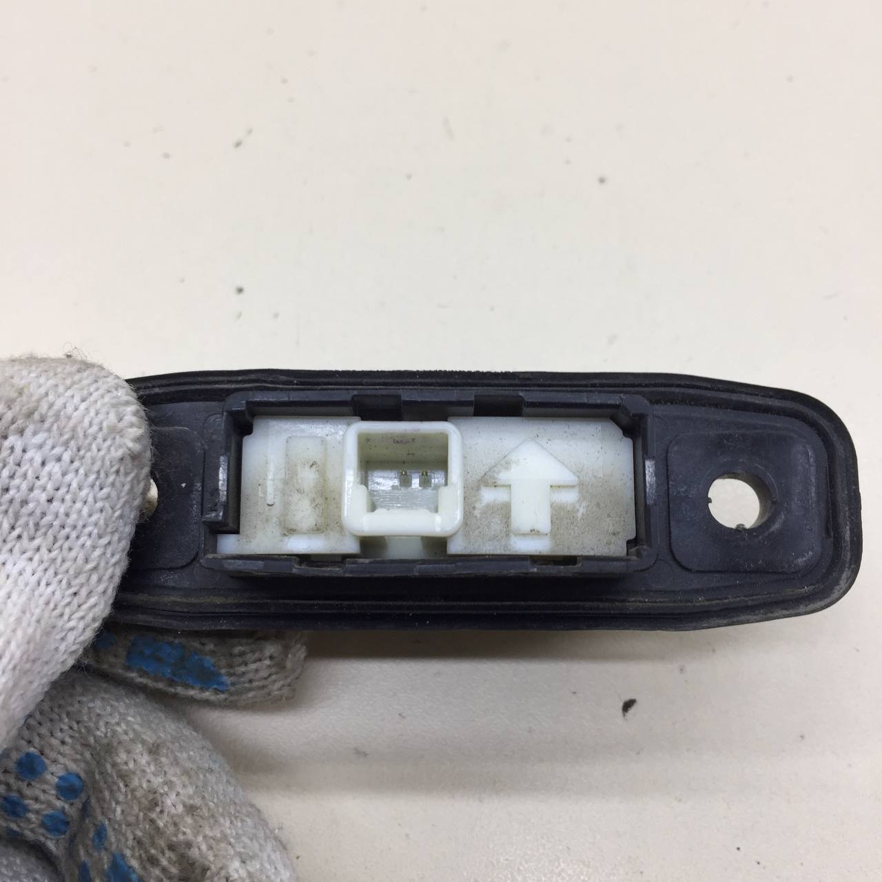 Кнопка открывания багажника Toyota Corolla E180 2013-2019