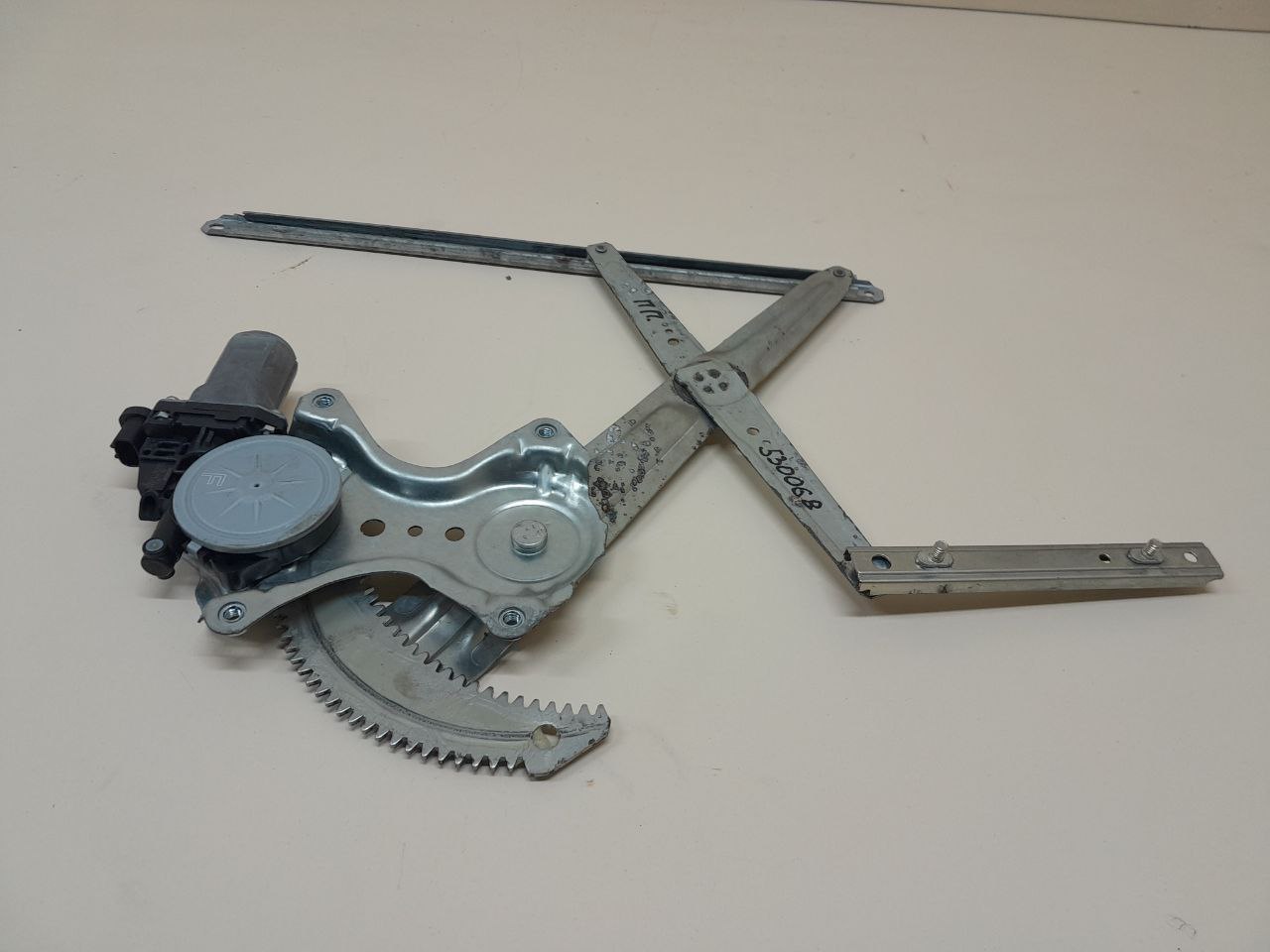 Стеклоподъемник электр. передний правый Mitsubishi Outlander (GF) 2012>