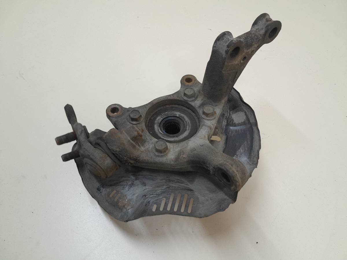 Кулак поворотный передний правый Toyota Corolla E150 2006-2013