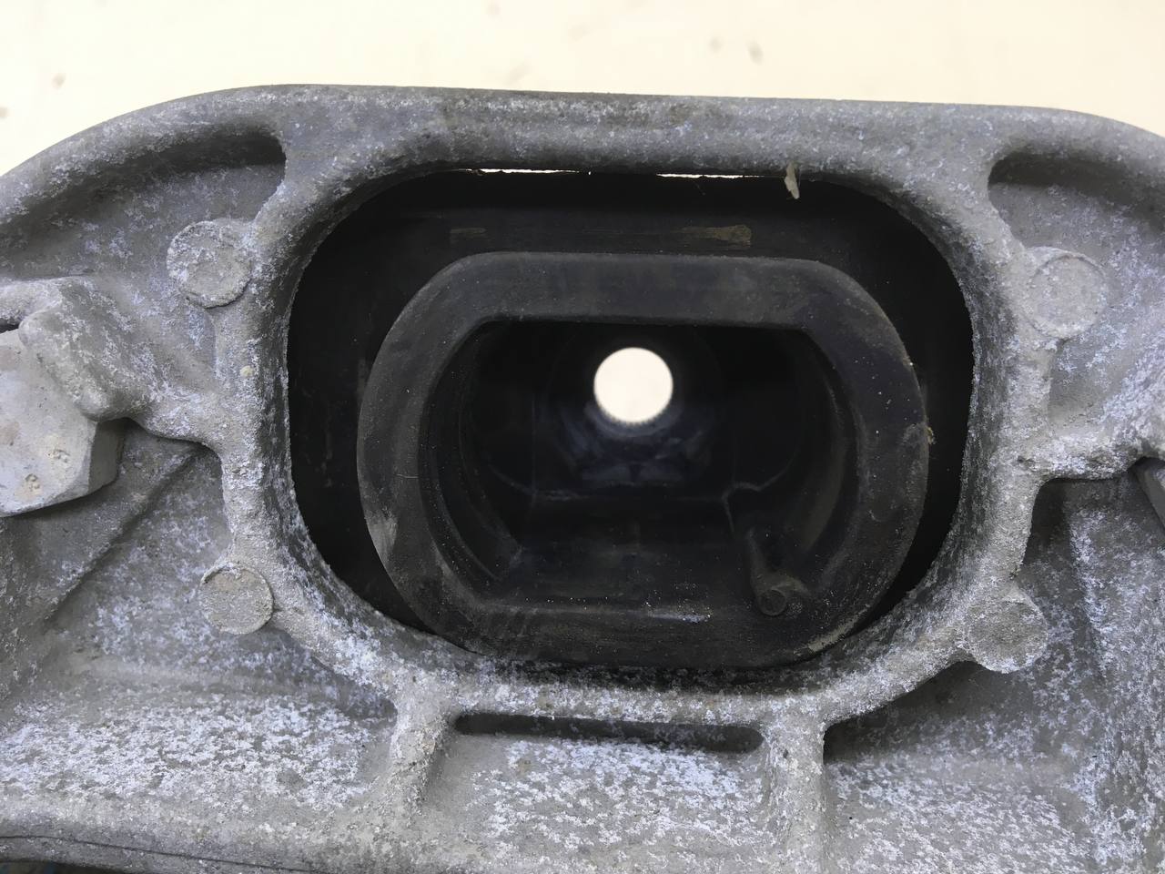 Кронштейн КПП Nissan Almera 3 (G11, G15) 2012> Кронштейн КПП Nissan Almera 3 (G11, G15) 2012>