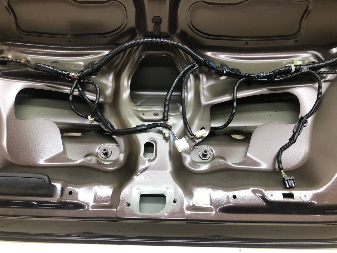 Крышка багажника Lexus ES (SV60) 2012>