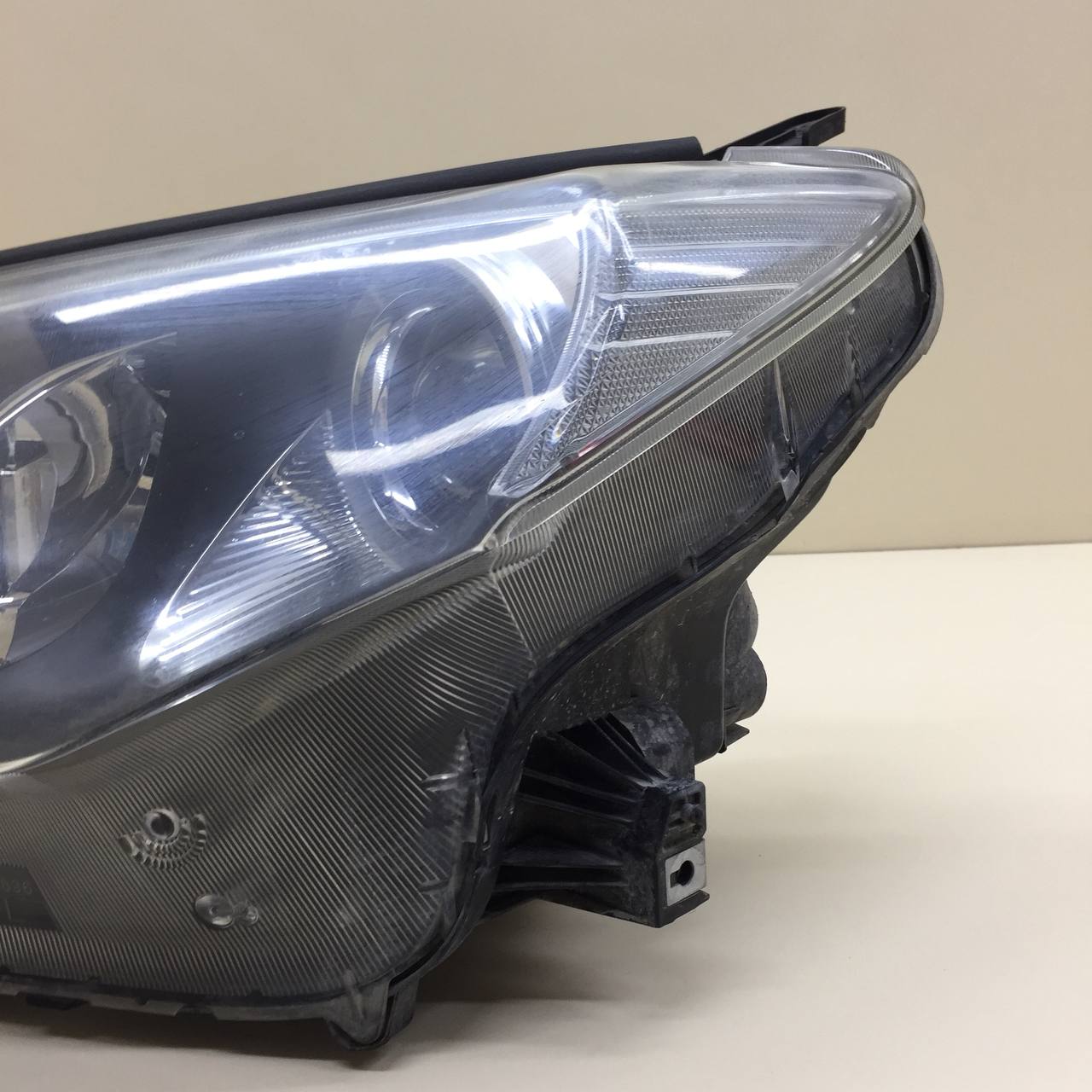 Фара левая Toyota Rav 4 (XA40) 2013-2019
