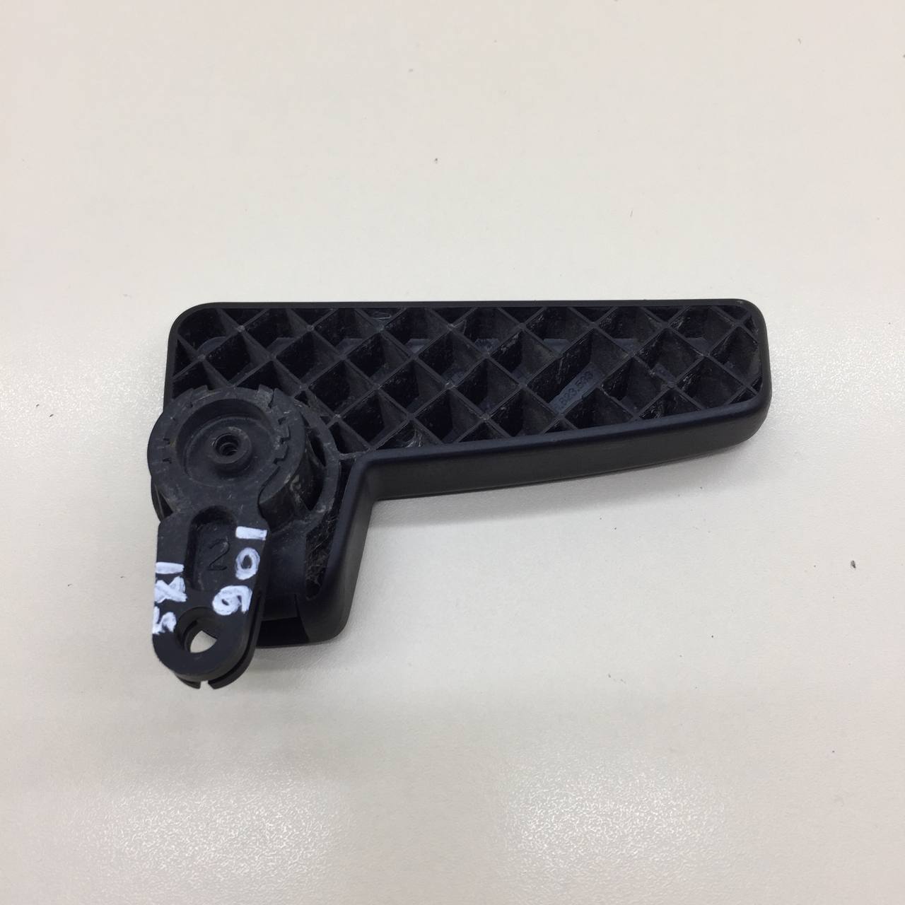Ручка открывания капота Volkswagen Polo (MK5) 2011-2020 Ручка открывания капота Volkswagen Polo (MK5) 2011-2020