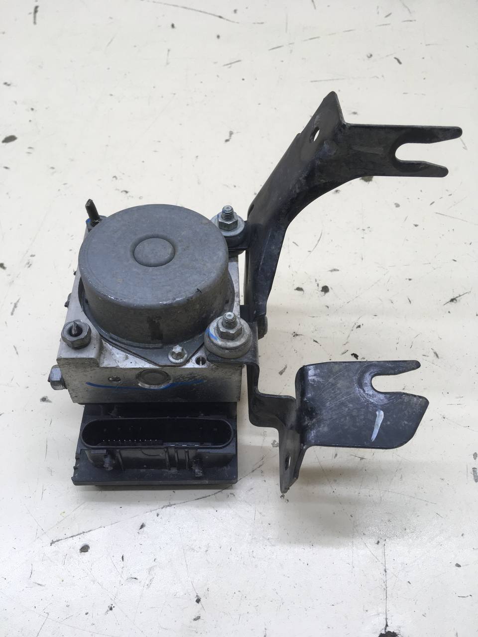 Блок ABS (насос) Nissan Almera 3 (G11, G15) 2012> Блок ABS (насос) Nissan Almera 3 (G11, G15) 2012>