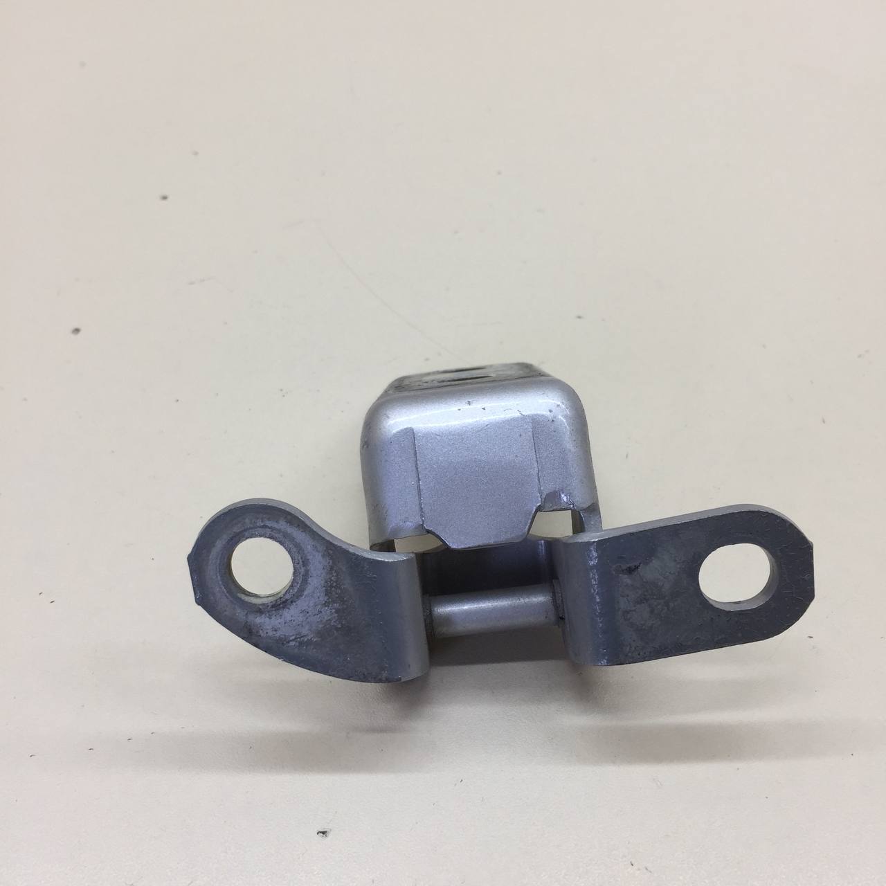 Петля двери задней правой нижняя Toyota Rav 4 (A30) 2006-2013