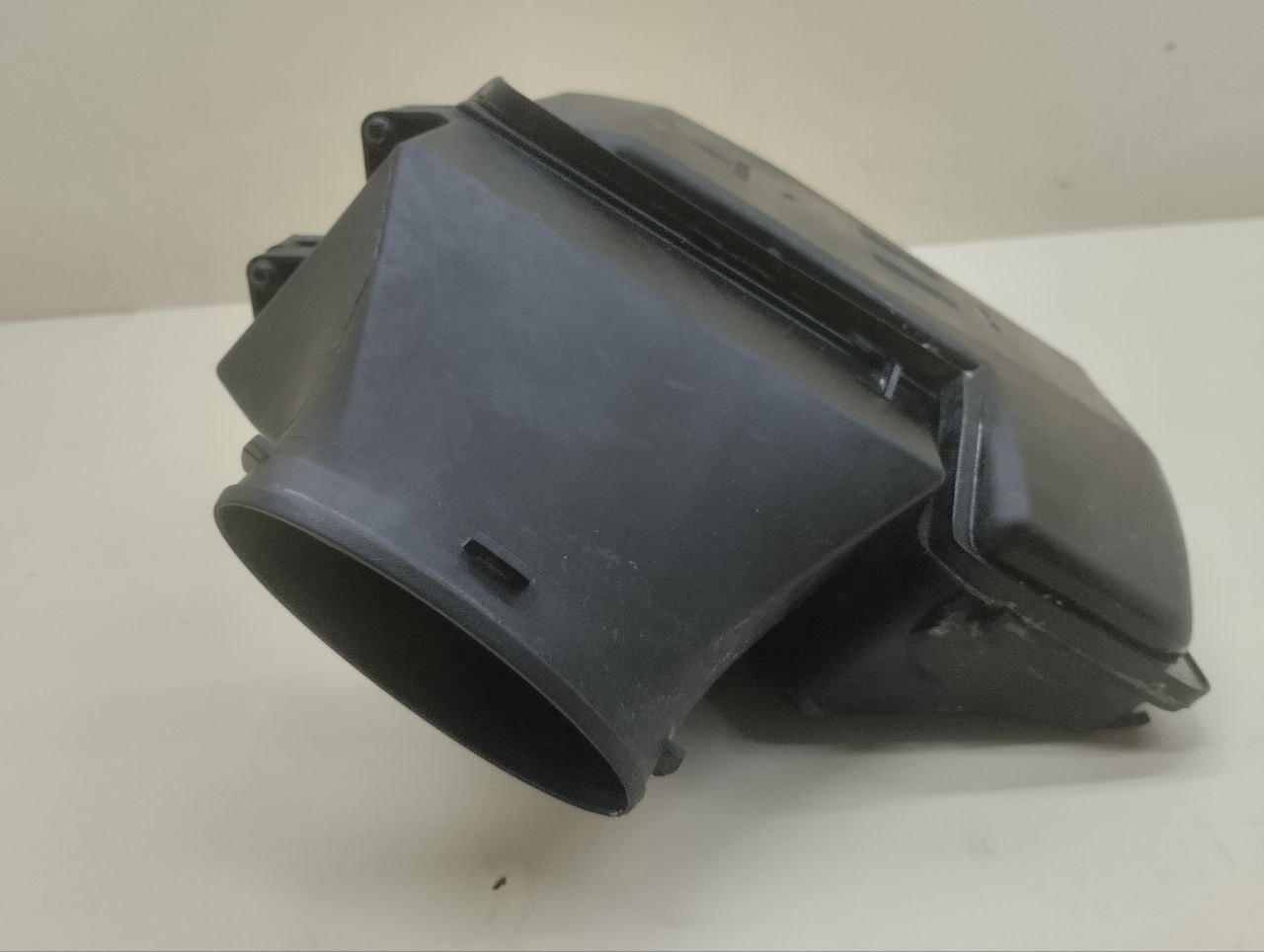 Корпус воздушного фильтра Renault Duster (HSA, HSM) 2012> Корпус воздушного фильтра Renault Duster (HSA, HSM) 2012>