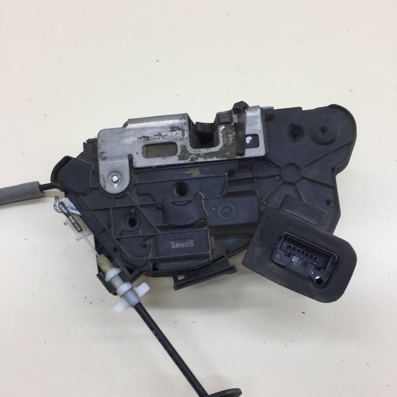 Замок двери передней левой Volkswagen Polo (MK5) 2011-2020 Замок двери передней левой Volkswagen Polo (MK5) 2011-2020