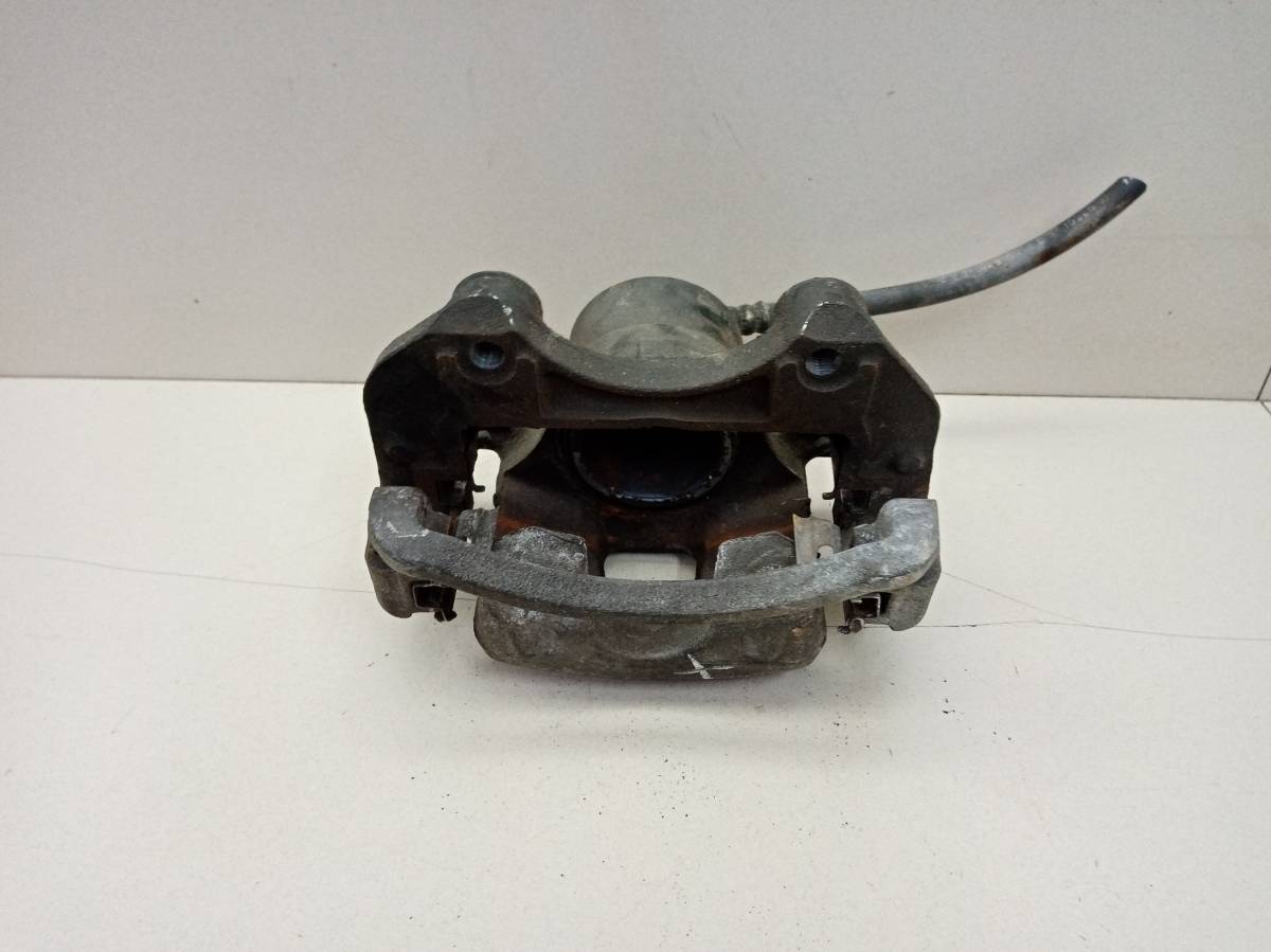 Суппорт передний правый Nissan Avenir (W10) 1990-1999 Суппорт передний правый Nissan Avenir (W10) 1990-1999
