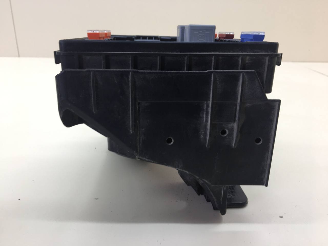 Блок предохранителей Volkswagen Passat B7 2011-2015 Блок предохранителей Volkswagen Passat B7 2011-2015