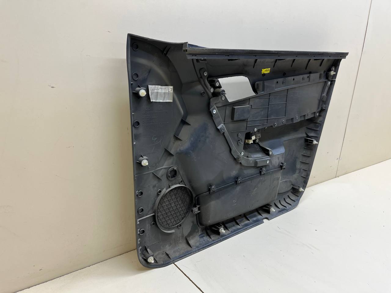 Обшивка двери передней левой Chevrolet Aveo T250 2005-2011