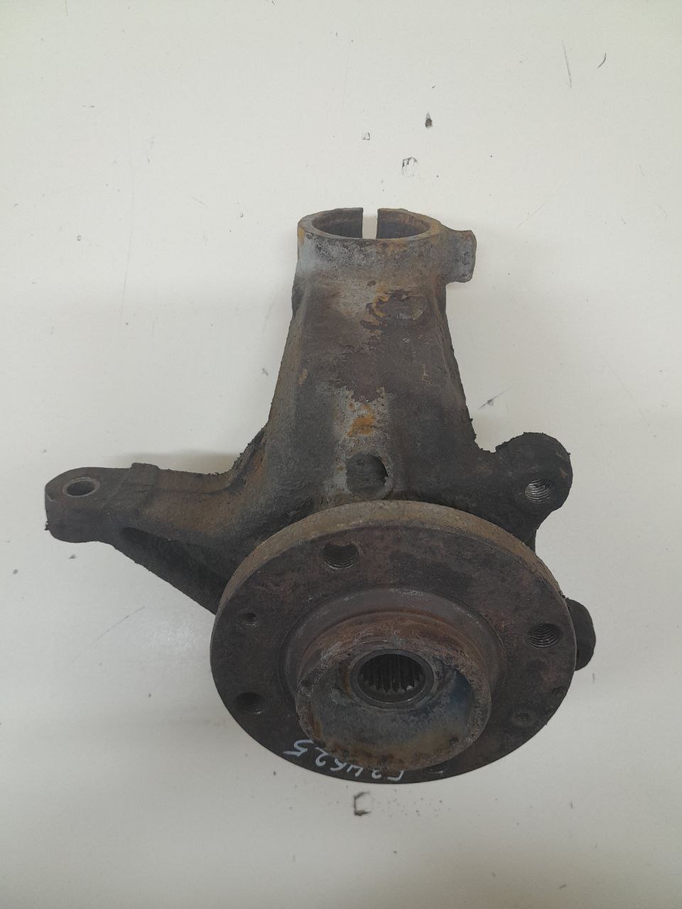 Кулак поворотный передний правый Peugeot 206 1998-2012