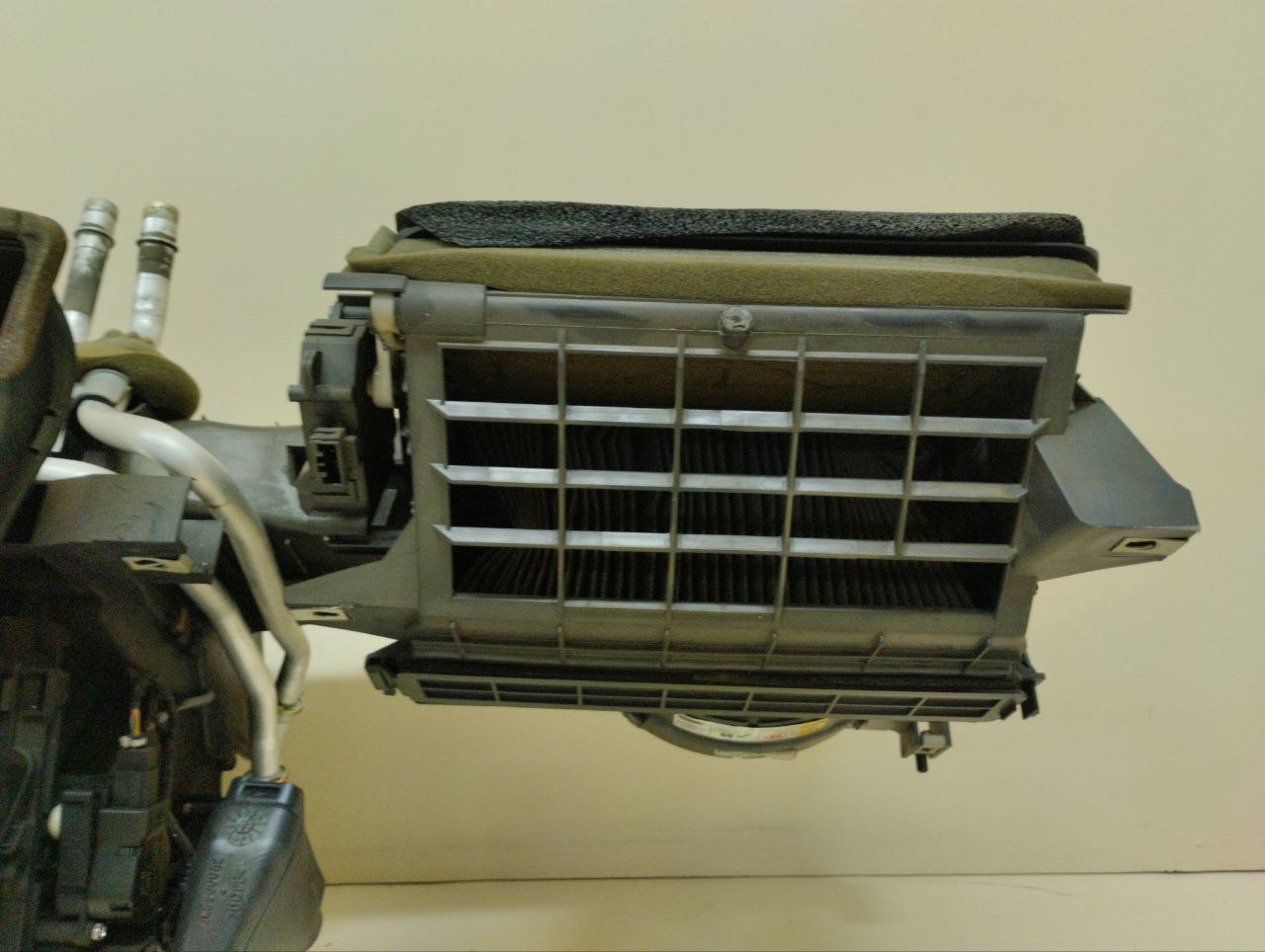 Корпус отопителя Land Rover Discovery 3 (L319) 2004-2009 Корпус отопителя Land Rover Discovery 3 (L319) 2004-2009