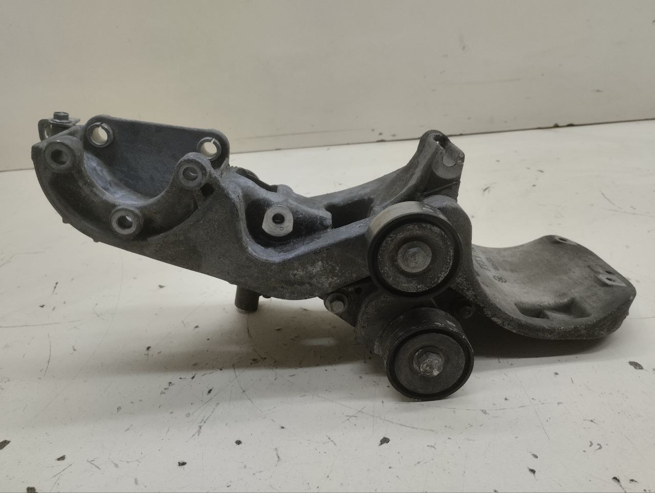 Кронштейн генератора Nissan Almera 3 (G11, G15) 2012> Кронштейн генератора Nissan Almera 3 (G11, G15) 2012>