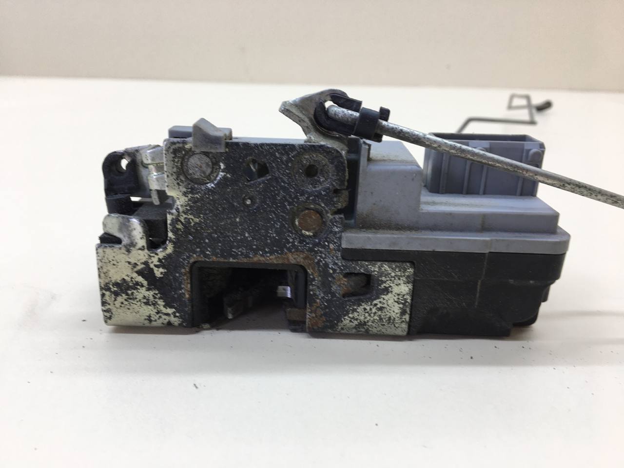 Замок двери передней правой Lada Granta 2011>