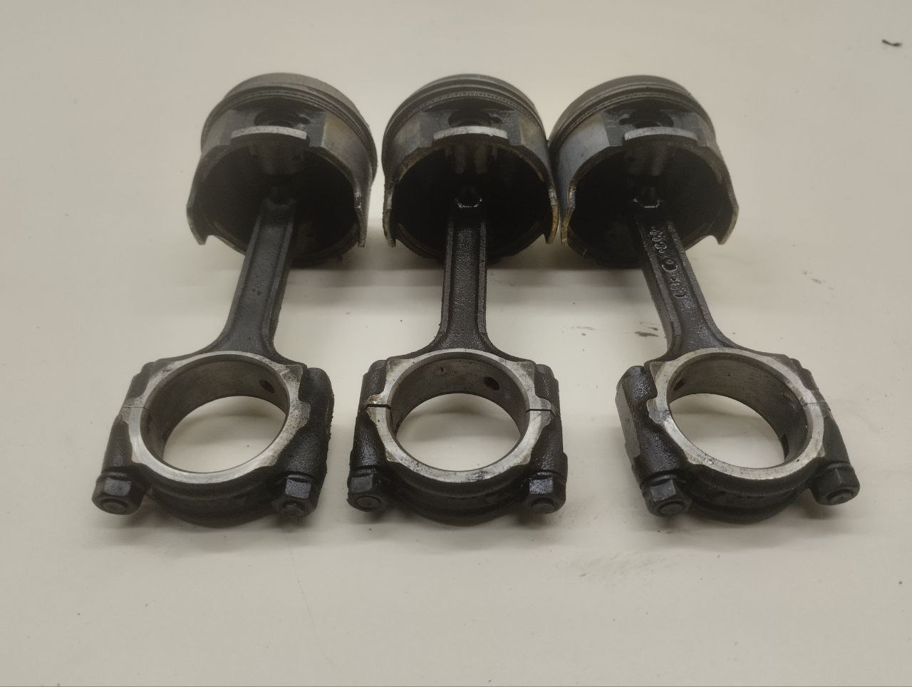 Поршень с шатуном Chevrolet Aveo T250 2005-2011 Поршень с шатуном Chevrolet Aveo T250 2005-2011