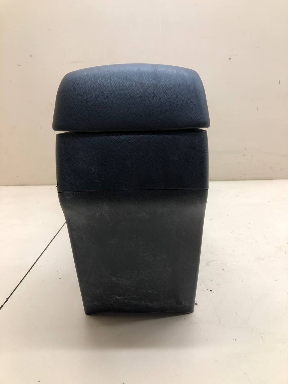 Консоль центральная Mazda Mazda 3 (BK) 2002-2009 Консоль центральная Mazda Mazda 3 (BK) 2002-2009