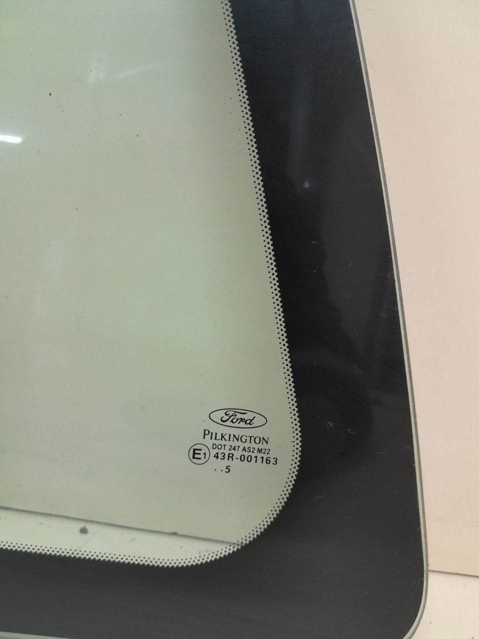Стекло кузовное глухое левое Ford Fusion (JU) 2002-2012
