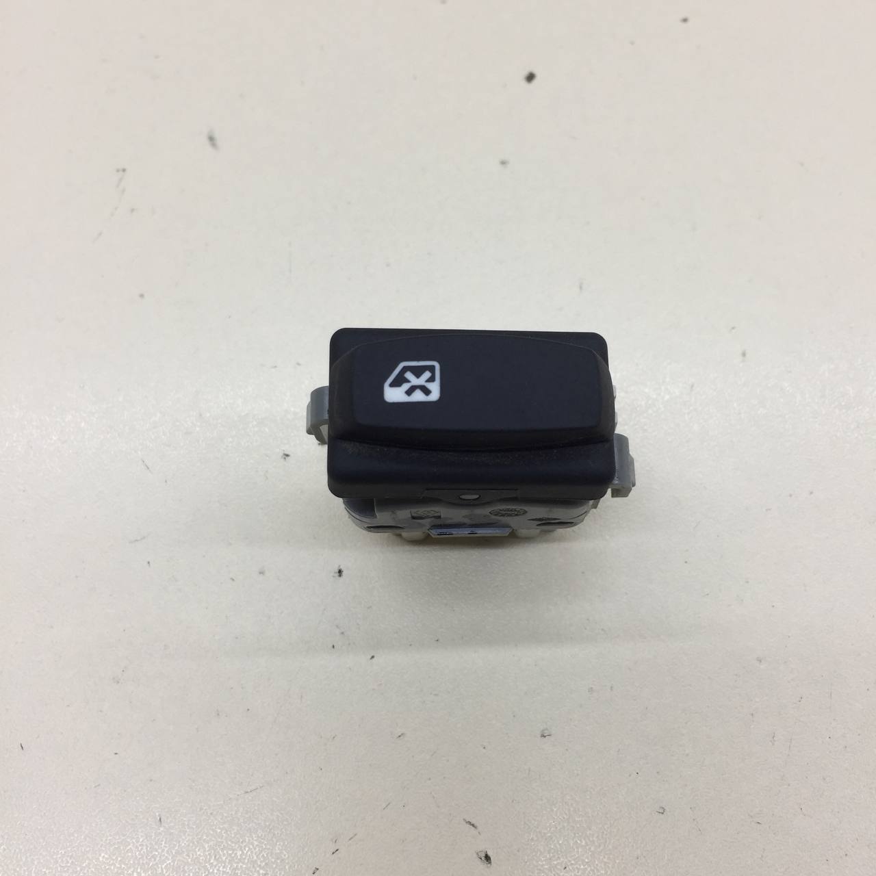 Кнопка многофункциональная Renault Duster (HSA, HSM) 2012> Кнопка многофункциональная Renault Duster (HSA, HSM) 2012>