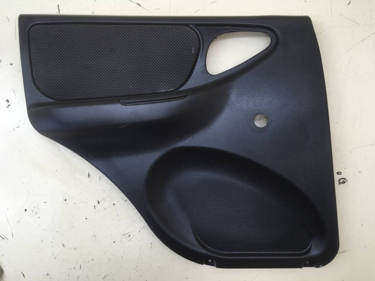 Обшивка двери задней левой Chevrolet Niva 2009-2020