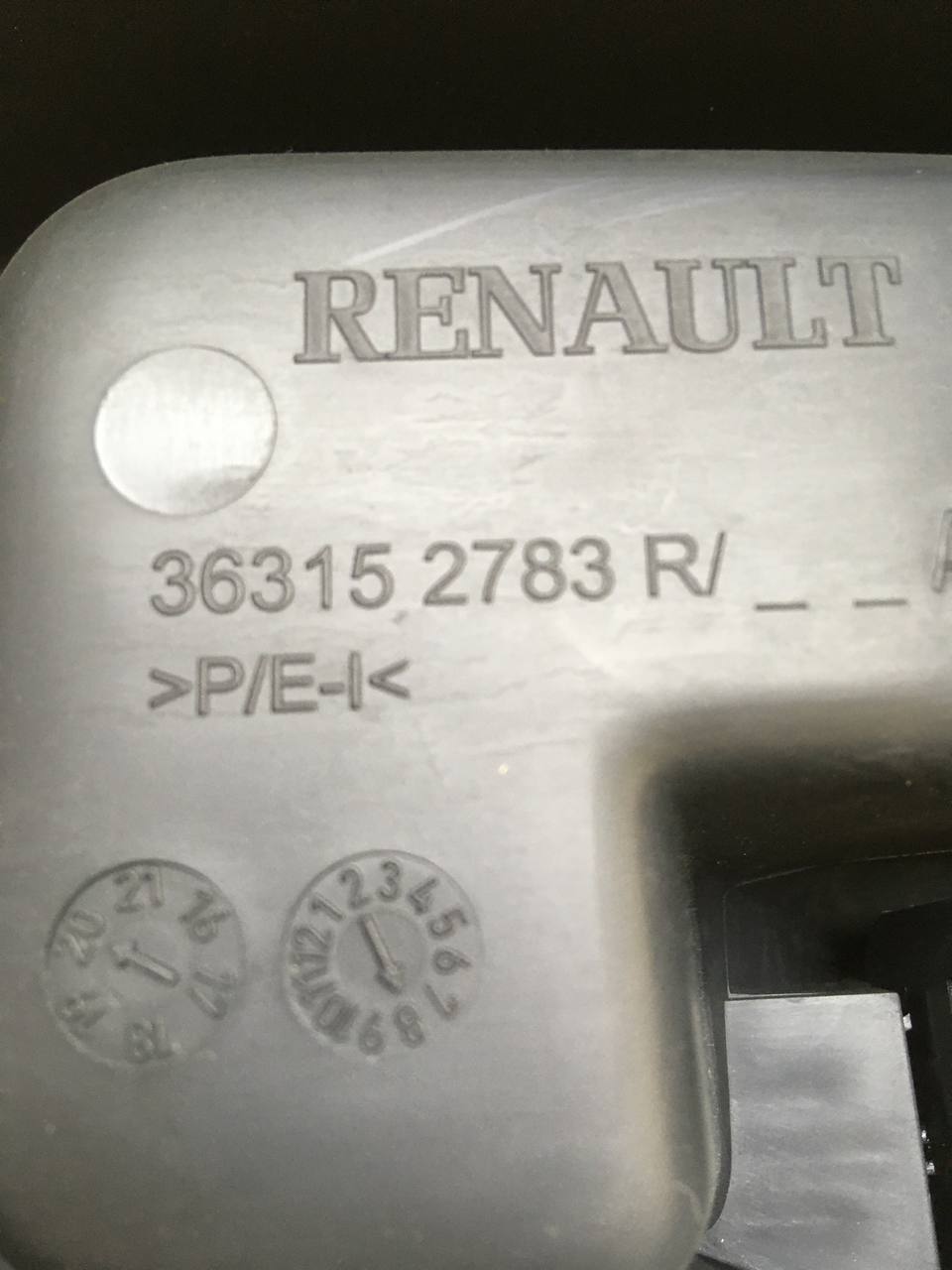Консоль центральная Renault Sandero Stepway (5S) 2014-2022 Консоль центральная Renault Sandero Stepway (5S) 2014-2022