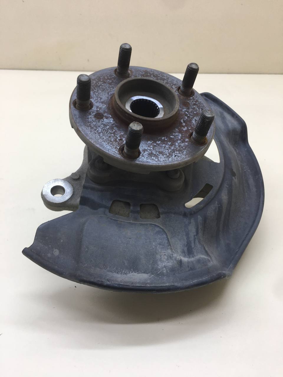 Кулак поворотный передний левый Toyota Rav 4 (A30) 2006-2013