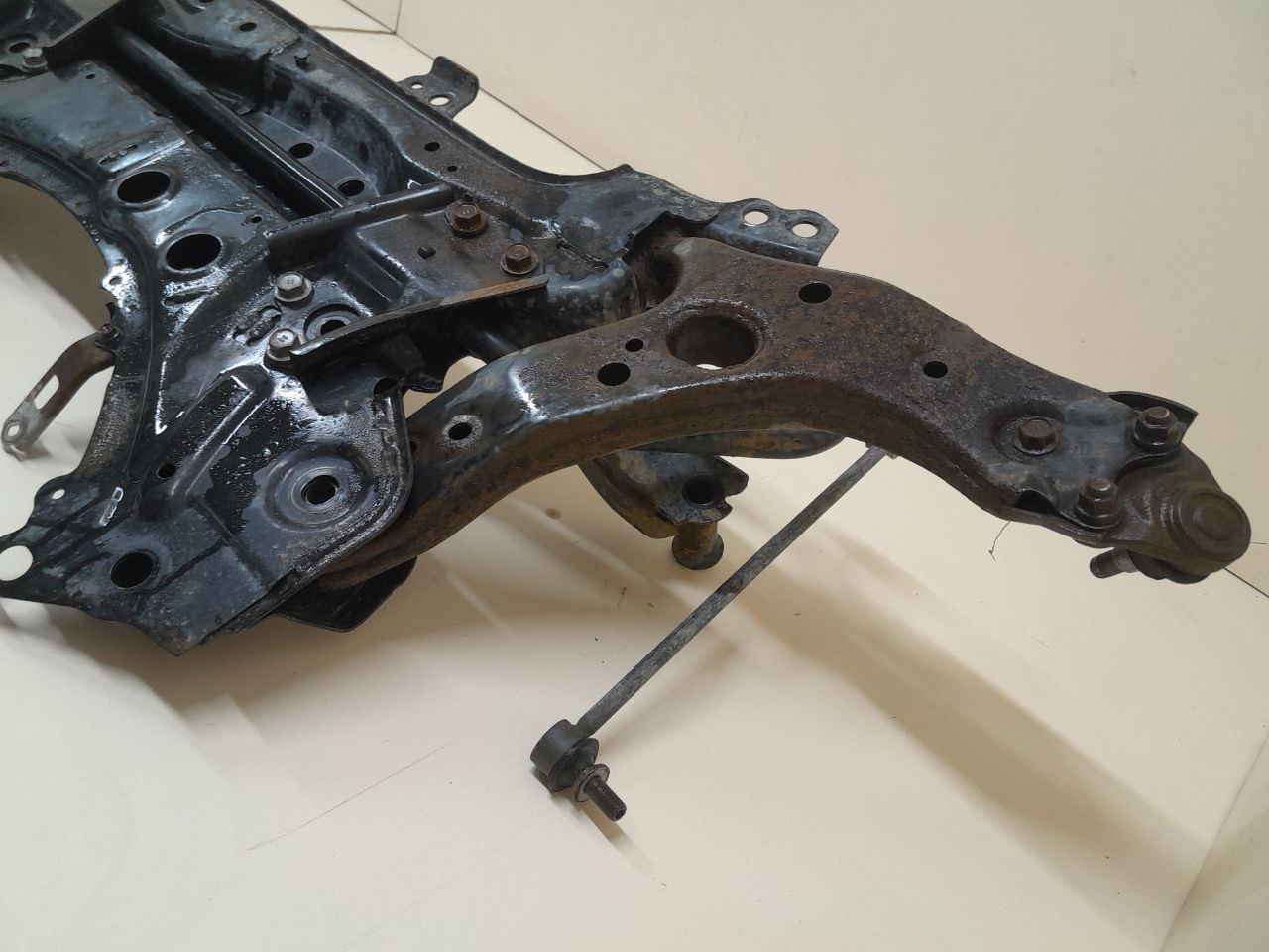 Балка подмоторная Toyota Auris (E150) 2006-2012 Балка подмоторная Toyota Auris (E150) 2006-2012