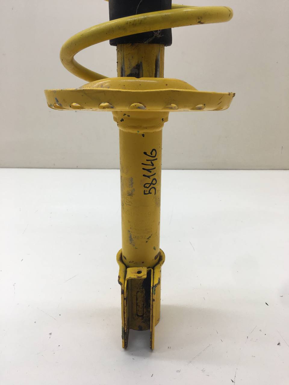 Амортизатор передний Renault Logan (2) 2014>