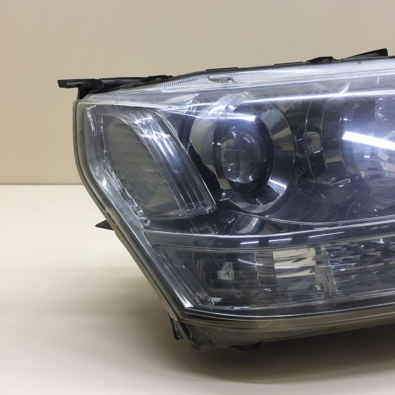 Фара правая Suzuki Grand Vitara 2005-2015
