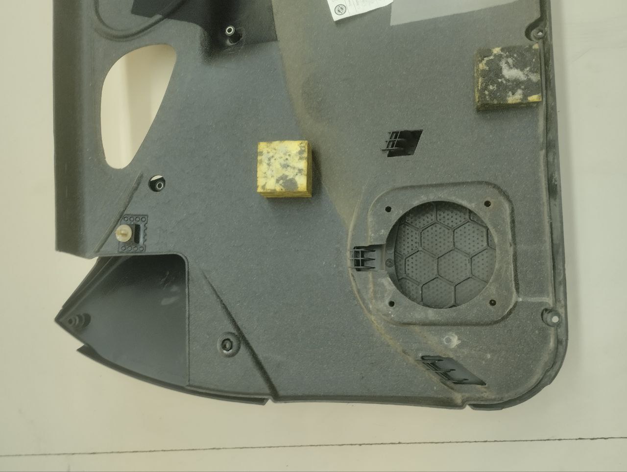 Обшивка двери передней левой Chevrolet Niva 2009-2020