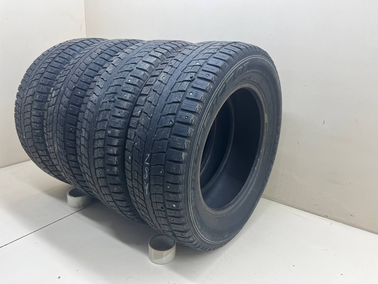 Шины к-кт R16 Зимние шипованные DUNLOP