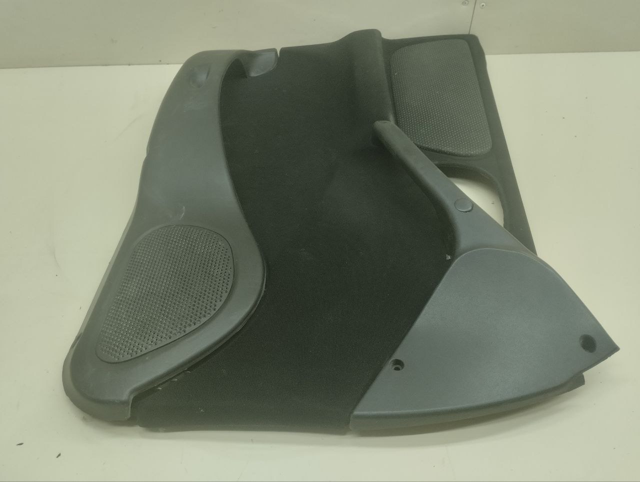 Обшивка двери передней левой Chevrolet Niva 2009-2020