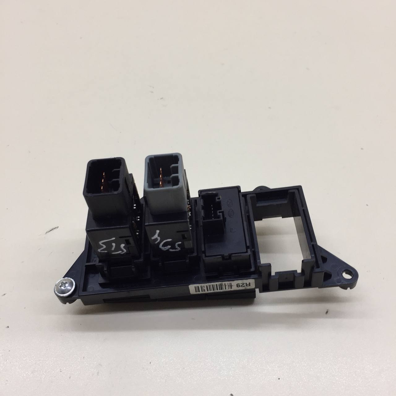 Блок кнопок Hyundai Elantra (MD) 2011-2016 Блок кнопок Hyundai Elantra (MD) 2011-2016