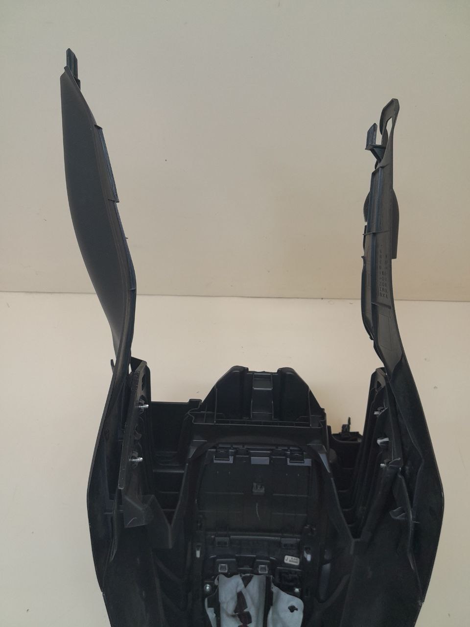 Консоль центральная Mazda Mazda 3 (BM) 2013-2016 Консоль центральная Mazda Mazda 3 (BM) 2013-2016