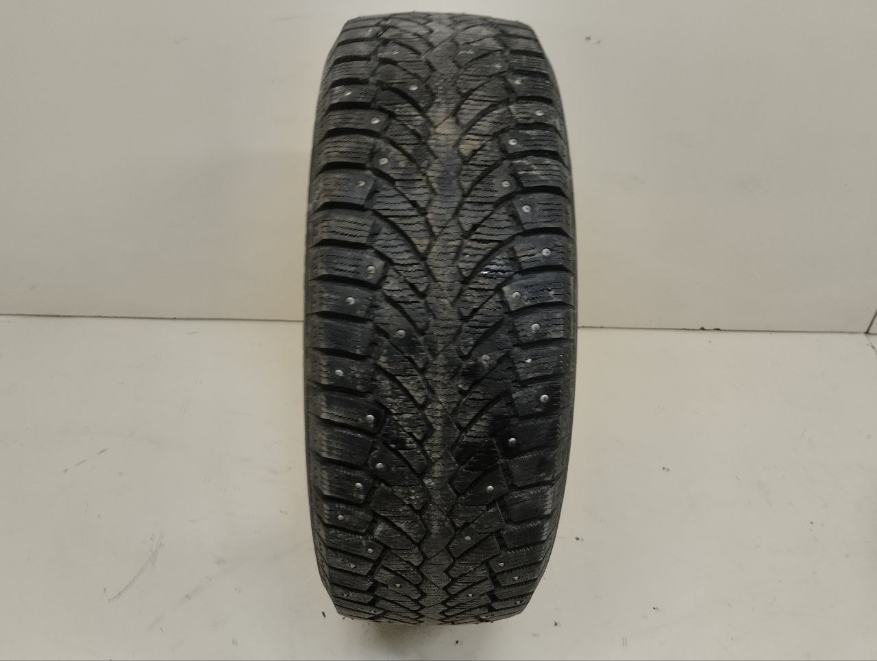 Шины R16 Зимние шипованные Pirelli Formula Ice
