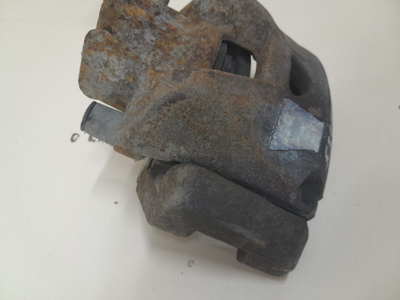 Суппорт передний левый Citroen Berlingo (NEW) (B9) 2008>